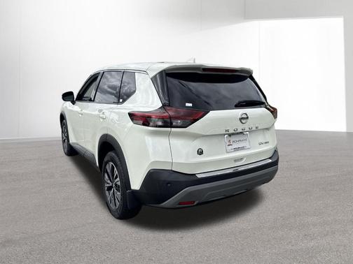 White 2021 Nissan Rogue SV