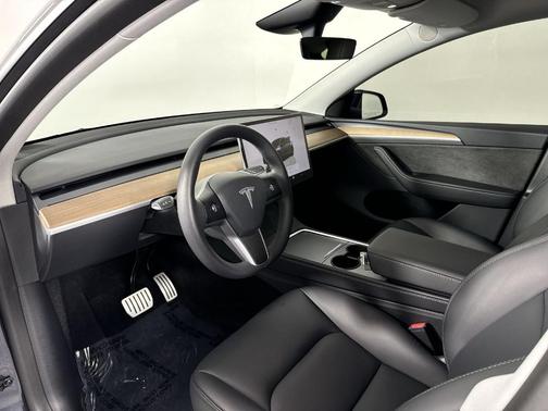 2025 Tesla Model Y Performance