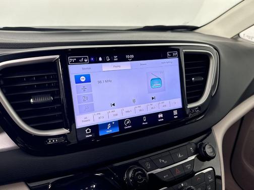 2024 Chrysler Pacifica Touring-L