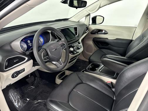 2024 Chrysler Pacifica Touring-L