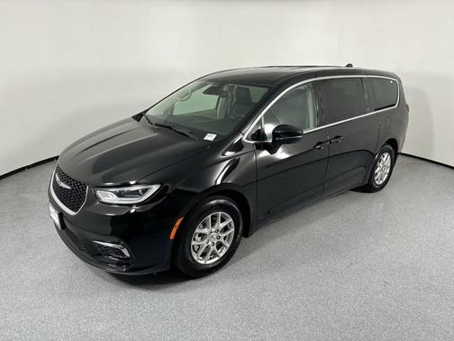 2024 Chrysler Pacifica Touring-L