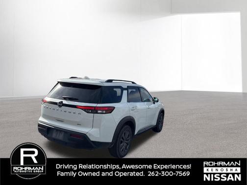 2025 Nissan Pathfinder SV