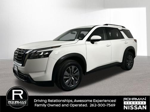 2025 Nissan Pathfinder SV