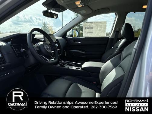 2025 Nissan Pathfinder SL
