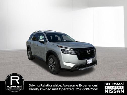 2025 Nissan Pathfinder SL