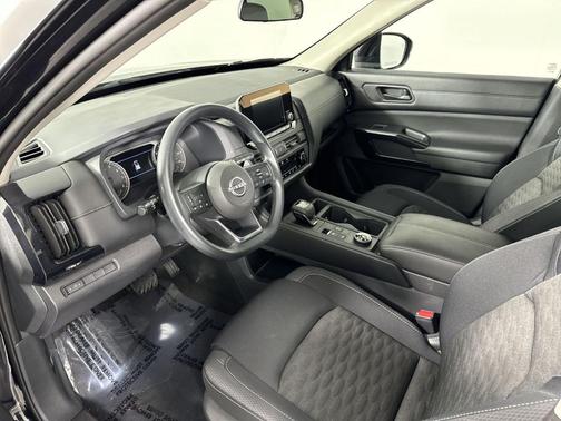 2023 Nissan Pathfinder S