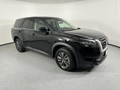2023 Nissan Pathfinder S