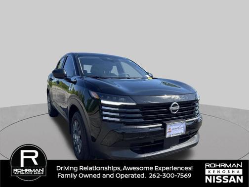 Super Black 2025 Nissan Kicks S