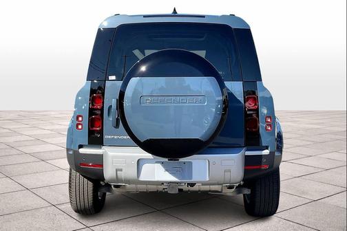 2025 Land Rover Defender 110 P400 S