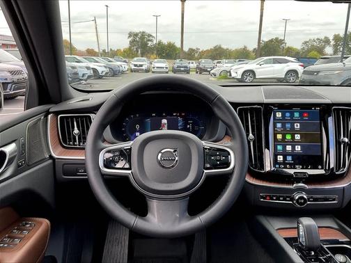 2025 Volvo XC60 Plug-In Hybrid T8 Plus