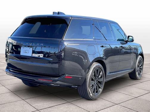 2026 Land Rover Range Rover P550e SE