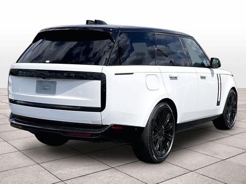 Fuji White 2026 Land Rover Range Rover P400 SE