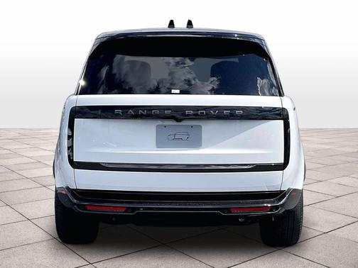 Fuji White 2026 Land Rover Range Rover P400 SE