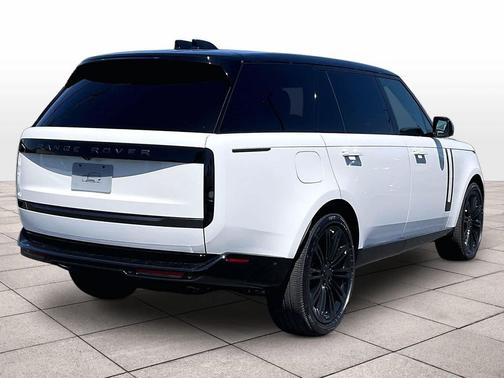 Fuji White 2026 Land Rover Range Rover P530 SE 7 Seat