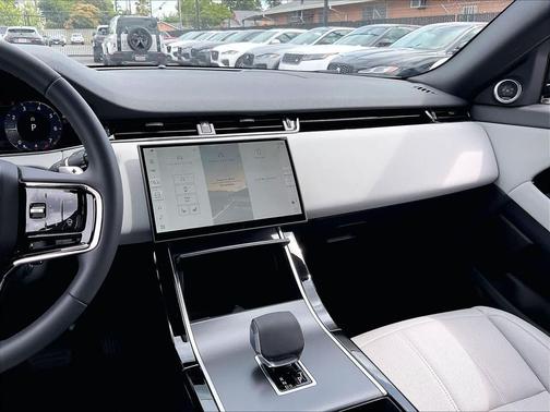 Seoul Pearl Silver Metallic 2026 Land Rover Range Rover Evoque S