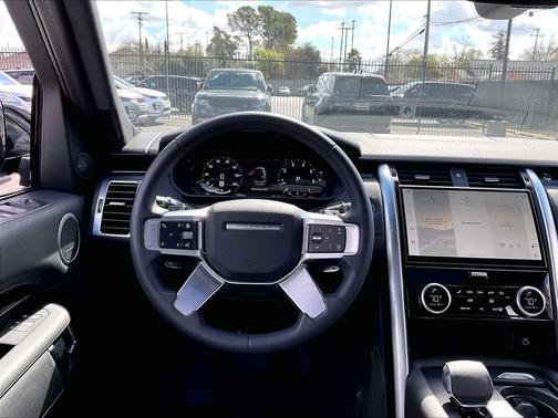 2025 Land Rover Discovery P300 S