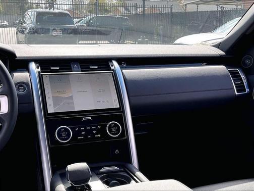 2025 Land Rover Discovery P300 S