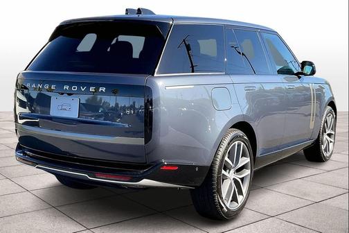 2025 Land Rover Range Rover P550e SE