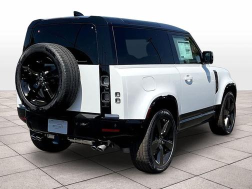 2025 Land Rover Defender V8