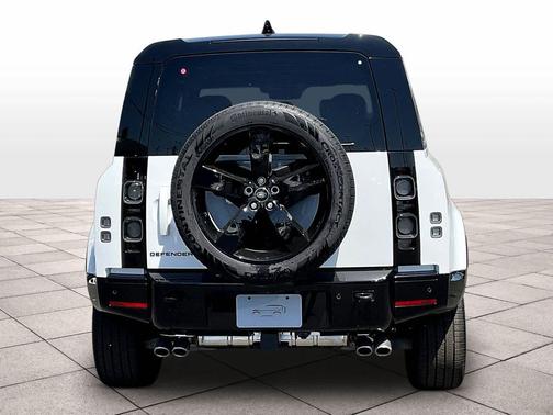 2025 Land Rover Defender V8