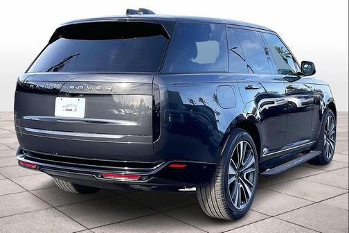 2025 Land Rover Range Rover P550e SE