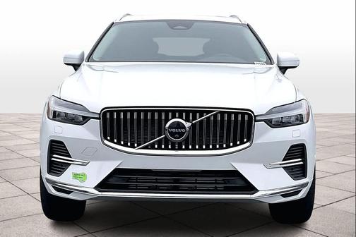 2023 Volvo XC60 Recharge Plug-In Hybrid T8 Plus Bright Theme