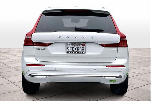 2023 Volvo XC60 Recharge Plug-In Hybrid T8 Plus Bright Theme