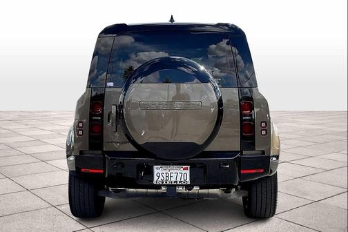 2025 Land Rover Defender 110 P400 X-Dynamic SE