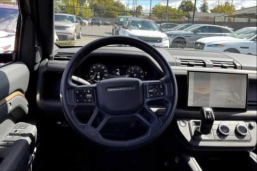 2025 Land Rover Defender 110 P400 X-Dynamic SE