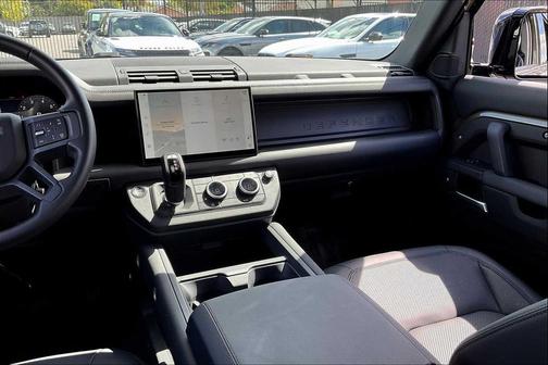 2025 Land Rover Defender 110 P400 X-Dynamic SE