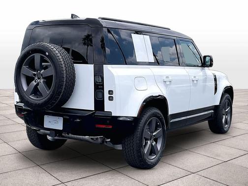 Fuji White 2026 Land Rover Defender P400 X-Dynamic SE