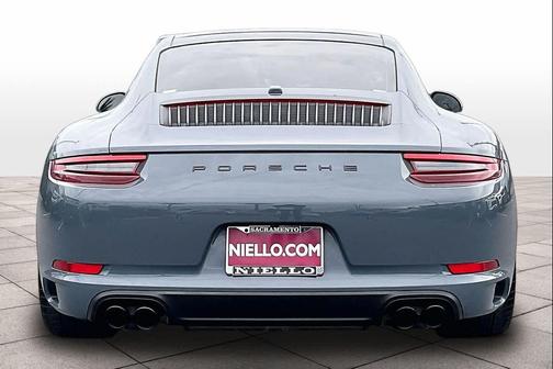 2018 Porsche 911 Carrera