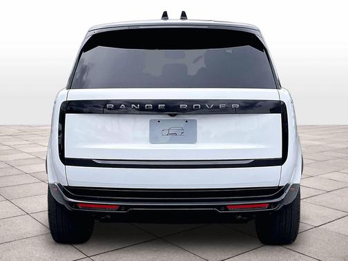 Fuji White 2026 Land Rover Range Rover P400 SE