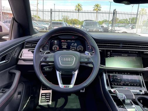 Mythos Black Metallic 2025 Audi RS Q8 4.0T