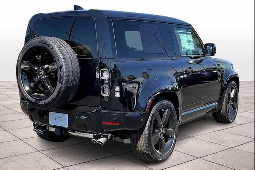 2025 Land Rover Defender V8