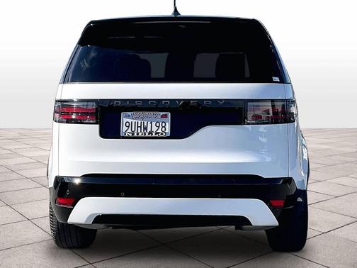 Fuji White 2025 Land Rover Discovery P360 Dynamic SE