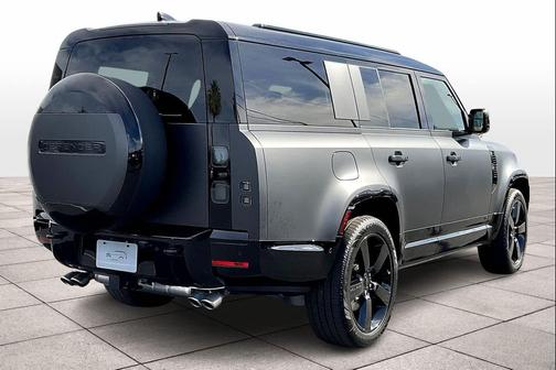 2026 Land Rover Defender V8