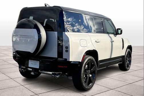 2026 Land Rover Defender X-Dynamic SE