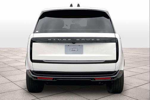 2026 Land Rover Range Rover P550e SE