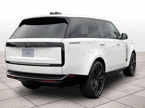 2026 Land Rover Range Rover P550e SE