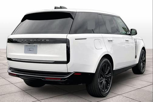 2026 Land Rover Range Rover P550e SE