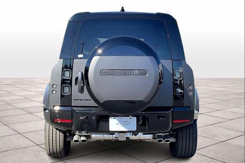 2026 Land Rover Defender 110 V8