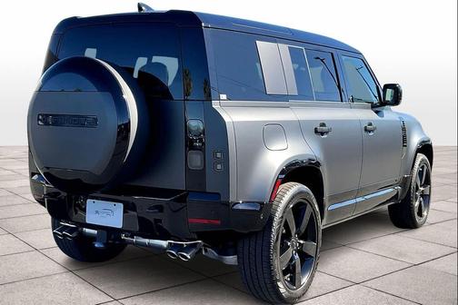 2026 Land Rover Defender 110 V8