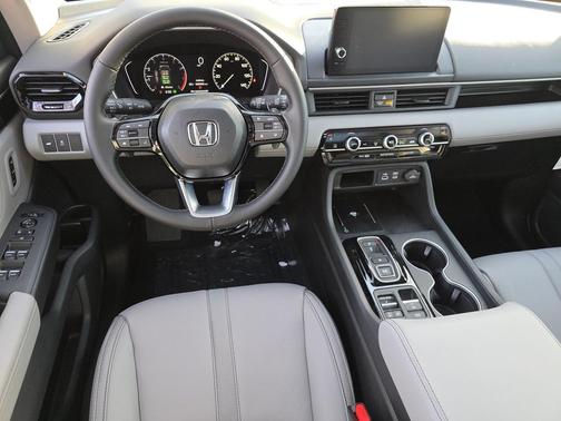 2025 Honda Pilot Touring 8-Passenger