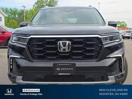 Crystal Black Pearl 2023 Honda Pilot Touring 8-Passenger