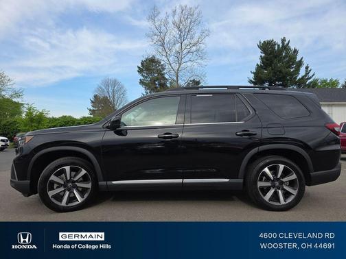 Crystal Black Pearl 2023 Honda Pilot Touring 8-Passenger
