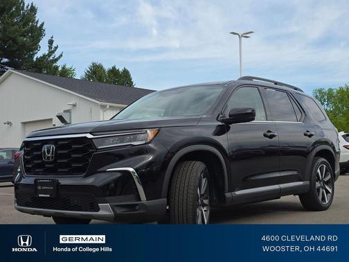 Crystal Black Pearl 2023 Honda Pilot Touring 8-Passenger