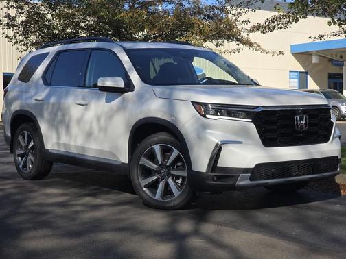 2025 Honda Pilot Touring 8-Passenger