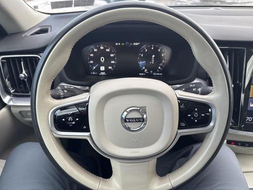 2020 Volvo S60 T5 Momentum