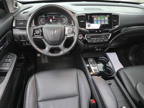 2022 Honda Pilot Touring 8-Passenger